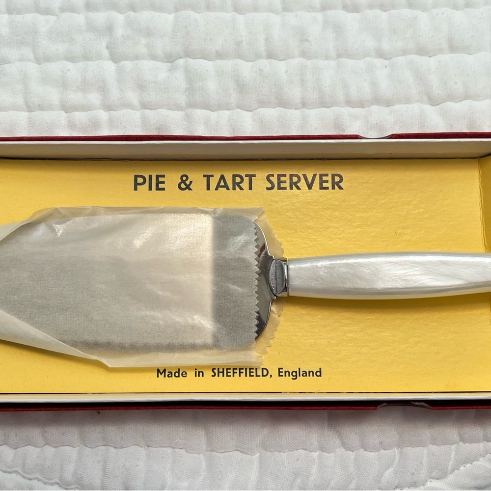 Brand New Vintage Sheffield Pie & Tart Server Mother of Pearl Handle In Orig Box - Picture 5 of 10